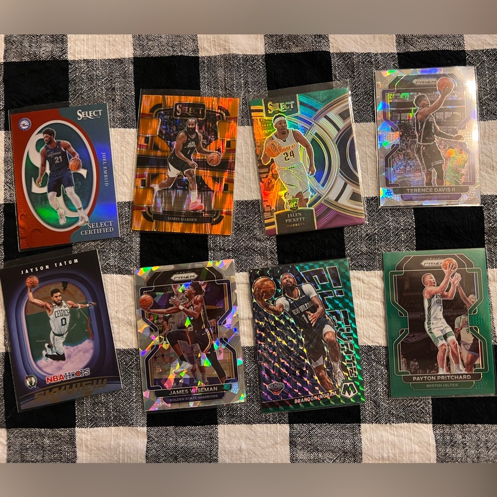 Lot of 8 Basketball sports cards